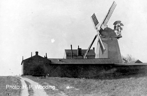 Biscot windmill 1902