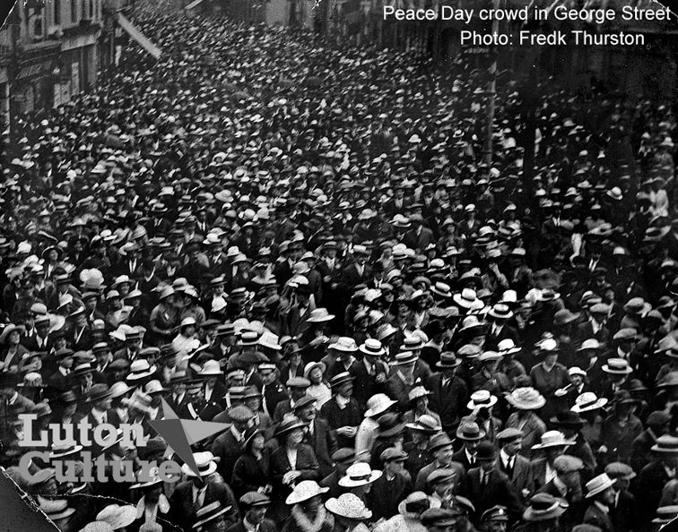 Peace Day crowd (Thurston)